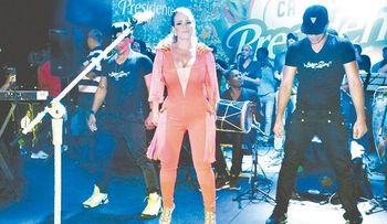 Miriam Cruz y Los Pepes alegran carnaval Santo Domingo Este