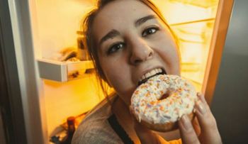 ¿Padeces del síndrome de alimentación nocturna?
