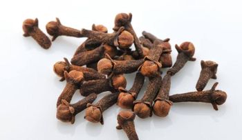 El clavo de olor; la especia que disimula las canas, reduce el colesterol y es antiflamatoria