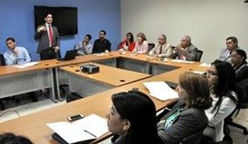 Industria y Comercio realiza Primer Panel de Economía de 2015