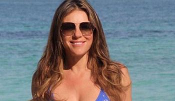 El increíble cuerpo de Elizabeth Hurley a los 51 años en un bikini infernal