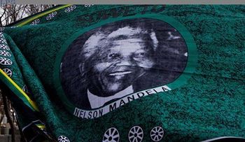Familia visita a Mandela en el hospital