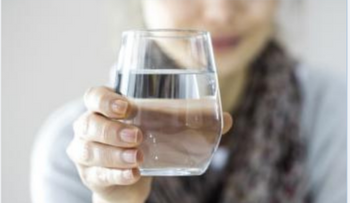 Cómo detectar con un vaso de agua si existen energías negativas en tu hogar