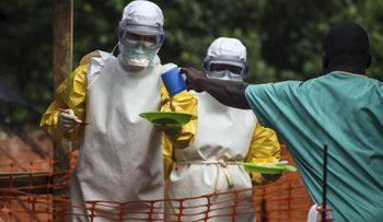 El ébola avanza más rápido que los esfuerzos para controlarlo