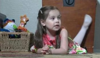 Una niña de 3 años tiene el mismo CI que Einstein y aprendió español con un iPad 