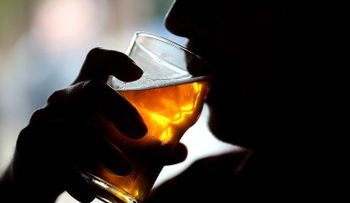 Gaseosa con combustible: ¿la nueva tendencia mortal en adolescentes?
