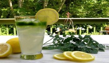 Esto es lo que ocurrirá si bebes limón y agua con perejil con el estómago vacío por sólo 5 Días