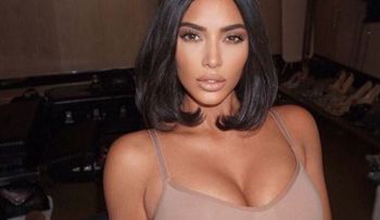 Kim Kardashian posó para Vogue y sus increíbles senos fueron los protagonistas