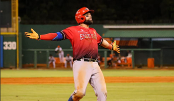 De la Cruz, Liz, Hernández y Castillo firman con el Escogido