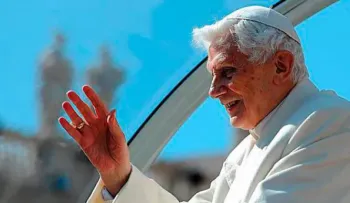 El Vaticano recuerda Benedicto XVI condenó abusos y se reunió con víctimas