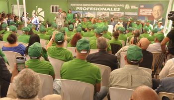 Leonel Fernández dice siente la presencia de la clase media creativa en Fuerza del Pueblo