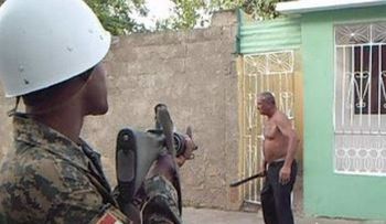 Hombre borracho descuartiza perra y enfrenta patrulla