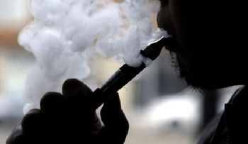 Piden extremar el control del cigarro electrónico