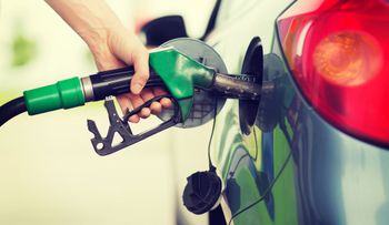 El abuso semanal de Industria y Comercio: suben precios de los combustibles