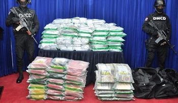 Decomisan 479 paquetes de droga en dos puertos del país