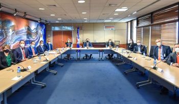Gobernador BCRD y ejecutivos del Mercado de Valores y la AIRD pasan revista a la evolución del mercado en RD 