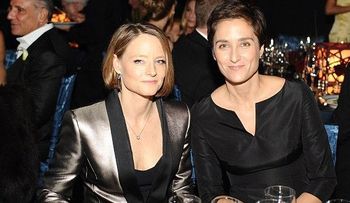 Actriz Jodie Foster se casa con su novia Alexandra Hedison