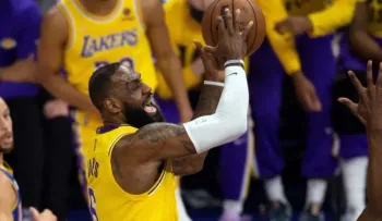 LeBron James se convierte en el máximo anotador de NBA contando los playoffs
