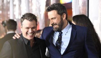 Matt Damon delata reencuentro romántico de Ben Affleck y JLo; ARod está en "shock", tras enterarse. Donde hubo fuego...