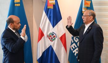 Aguilera juramenta a Luis Valdez como nuevo vicepresidente ejecutivo de Seguros Reservas
