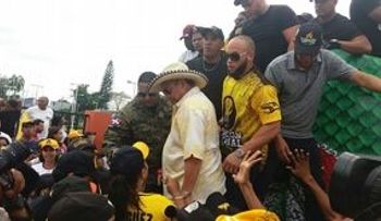 Desconocidos roban billeteras y teléfono de Chilote Llenas y de Yunieski Maya en caravana de Águilas Cibaeñas