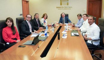 Valdez Albizu se reúne con ASONAHORES para evaluar el importante aporte del sector turístico a la recuperación económica de RD
