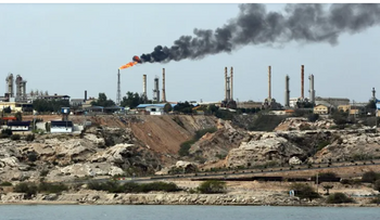 Israel y EE. UU. atacan isla petrolera de Irán