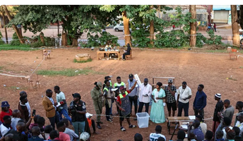 Museveni mantiene amplia ventaja en el conteo en Uganda