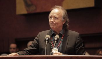Joan Manuel Serrat: Quiero retirarme, "antes de que me despida un virus..."; algunas de sus frases y versos