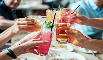  China retira una bebida popular entre jóvenes por posibles efectos letales 