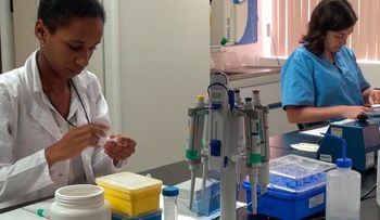 Cuba suministra la primera vacuna contra el cáncer de pulmón de forma gratuita