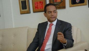 Julio Cesar Valentín declina sus aspiraciones a la presidencia del Senado