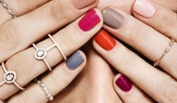 Por qué pintarte las uñas puede cambiar tu día