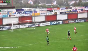 Solo abajo del arco, un futbolista holandés protagonizó el yerro más insólito del 2017