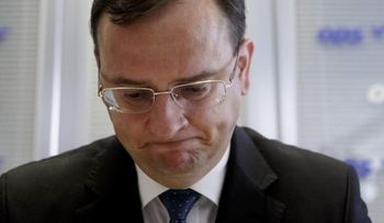 Una novelesca trama de espionaje y corrupción tumba al primer ministro checo