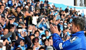 Kazuyoshi Miura, el futbolista más longevo del mundo, renueva contrato a los 50 años