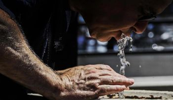 Adultos mayores piden más fuentes, marquesinas y atención domiciliaria ante ola de calor