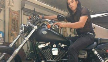 Víctor Portorreal Villamán, acusado de matar mujer y sus tres hijastros usa pulseras con puyas, botas negras y aretes; fue apresado por la PN