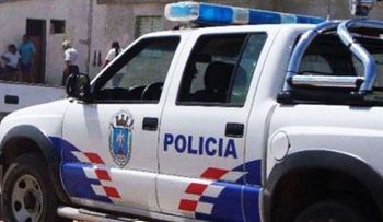Encuentran degollada a una joven de 26 años en Santiago