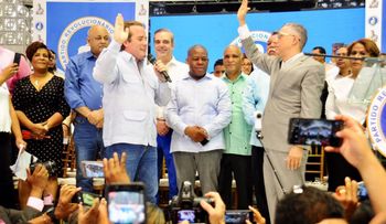 Manuel Jiménez ingresa al PRM en entusiasta ceremonia; Paliza: inició la cuenta regresiva salida PLD del poder