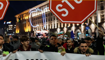 Dimite el Gobierno de Bulgaria tras protestas masivas