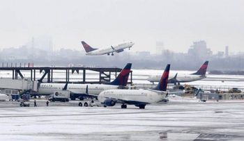 Aeropuerto JFK reanuda operaciones tras pequeño incidente por el hielo
