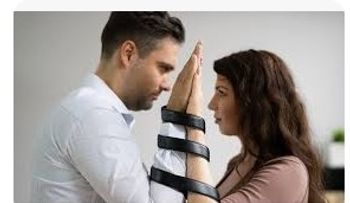 Artimañas de mujeres para "chapear" a un hombre