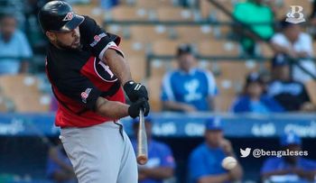 Leones obligan a un juego extra ante las Águilas, al vencer a los Tigres 12 por 4