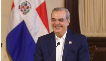 Abinader viajará a Miami para recibir reconocimiento económico