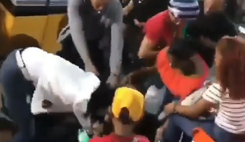 Dos fanáticas se van a los puños en el Estadio Cibao, de Santiago, RD
