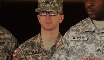 Bradley Manning, informante de WikiLeaks, va a corte marcial en EE.UU.
