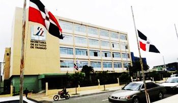 Ministerio de Trabajo aumenta 15 % salario mínimo para carpinteros