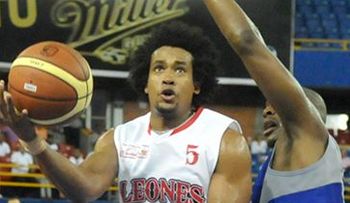 Manuel Fortuna repite como héroe de Leones