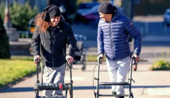 Tres parapléjicos vuelvan a caminar tras recibir un implante electrónico